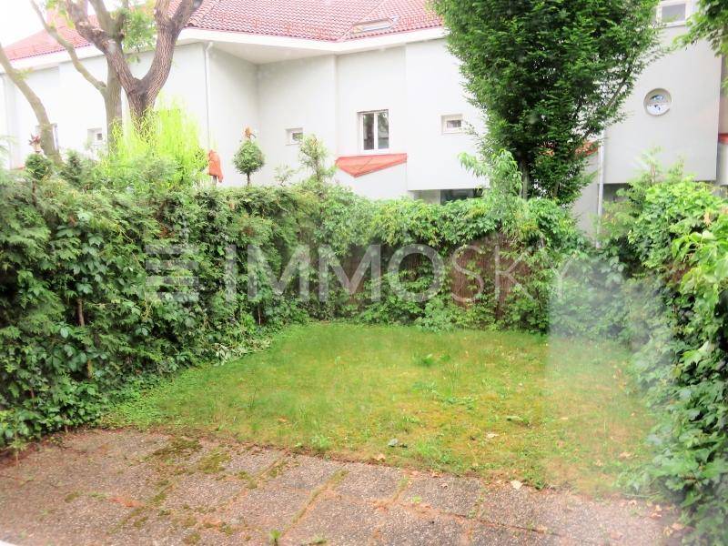 Reihenhaus mit kleinem Garten! monatlich EUR 1.600 Miete - Ansicht 4