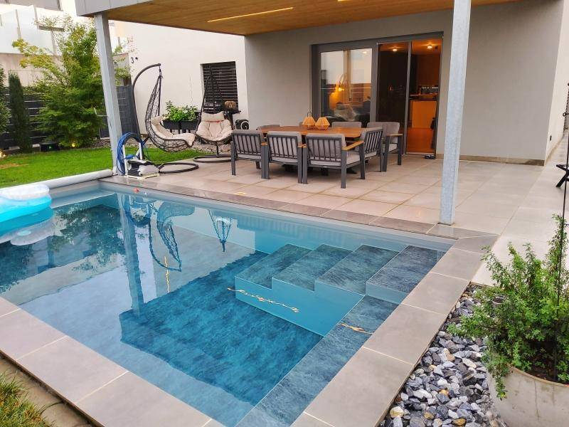 Pool mit Lounge