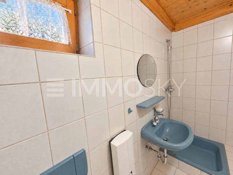 Bad mit WC und Dusche