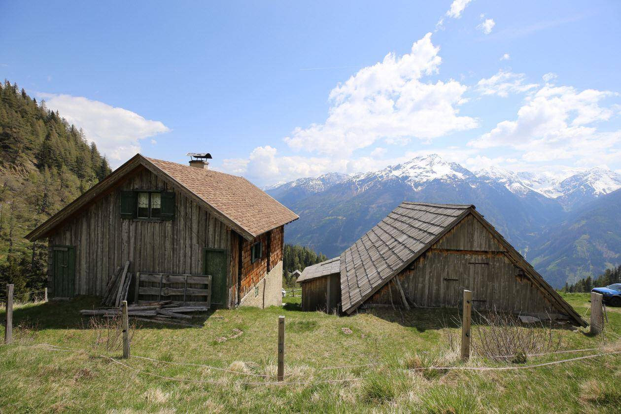 Hütte mit Stallgeb.