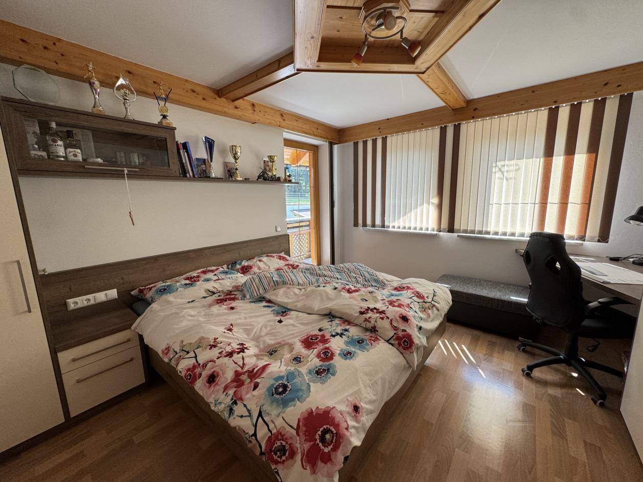 Zimmer 2 OG