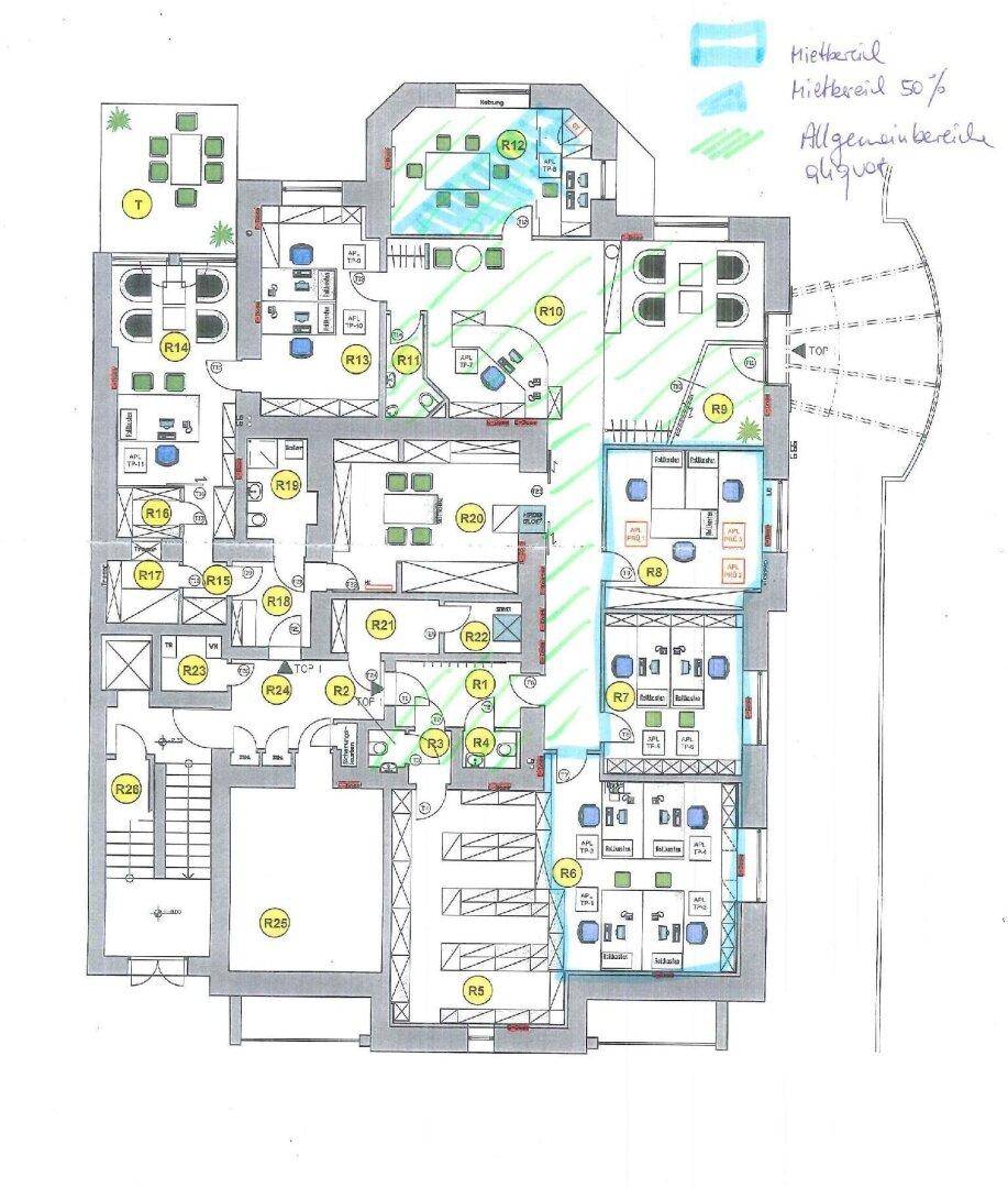 Detaillierter Grundriss mit verschiedenen Räumen und markierten Mietbereichen.