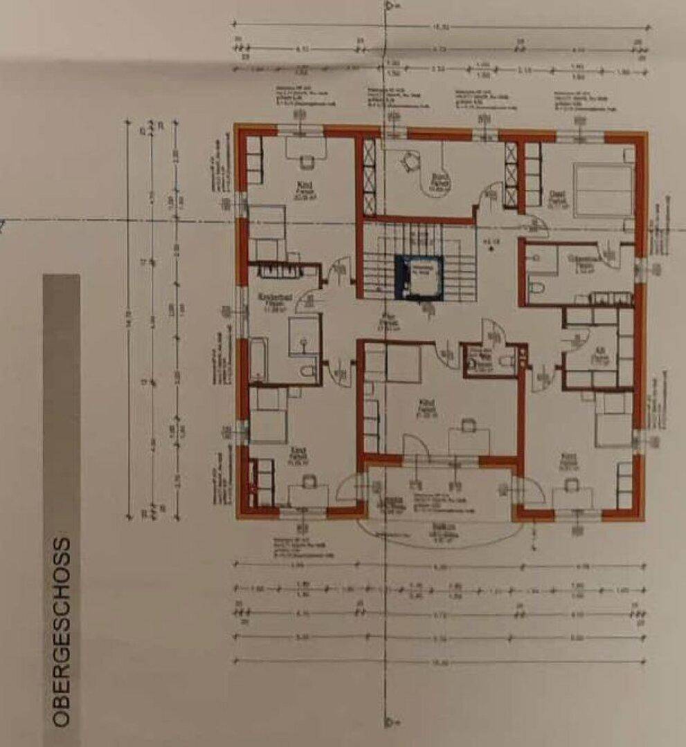Grundriss des Obergeschosses mit mehreren Schlafzimmern und Bädern.