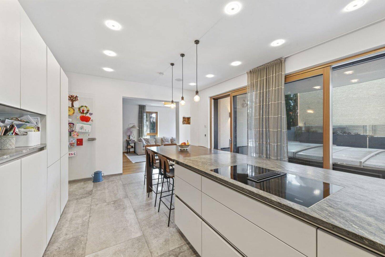 Großzügige High-End-Familienvilla der Extraklasse. - Spacious, high-end family villa of the highest class. - Ansicht 5