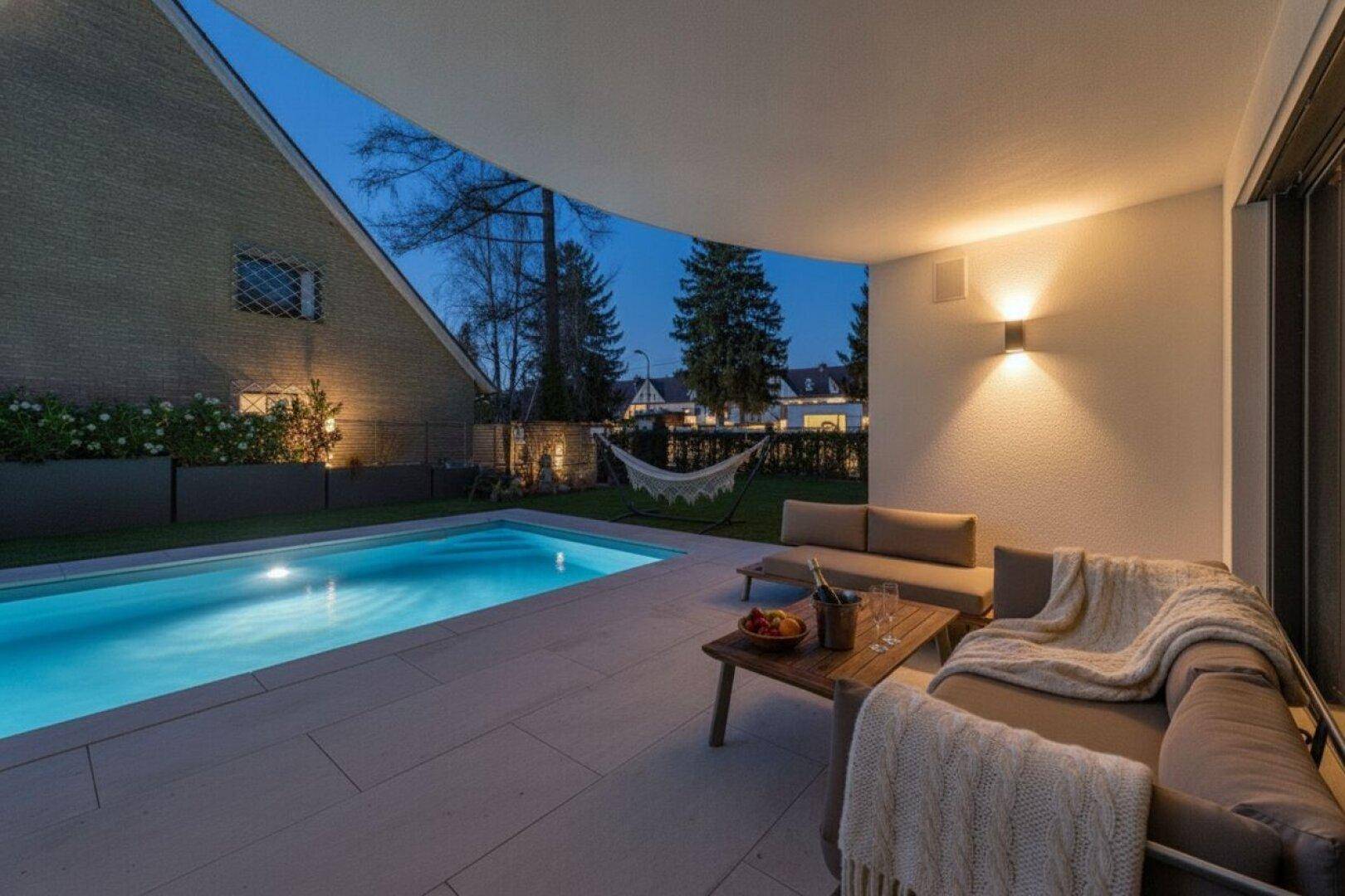 Großzügige High-End-Familienvilla der Extraklasse. - Spacious, high-end family villa of the highest class. - Ansicht 2