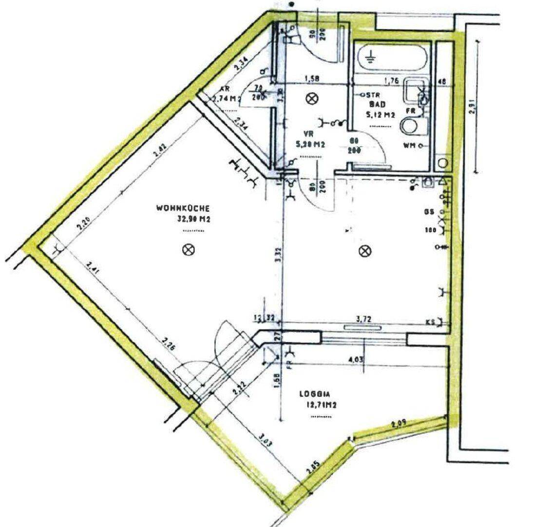 Grundriss einer Wohnung mit Wohnküche, Bad und Loggia, inklusive Maßangaben.