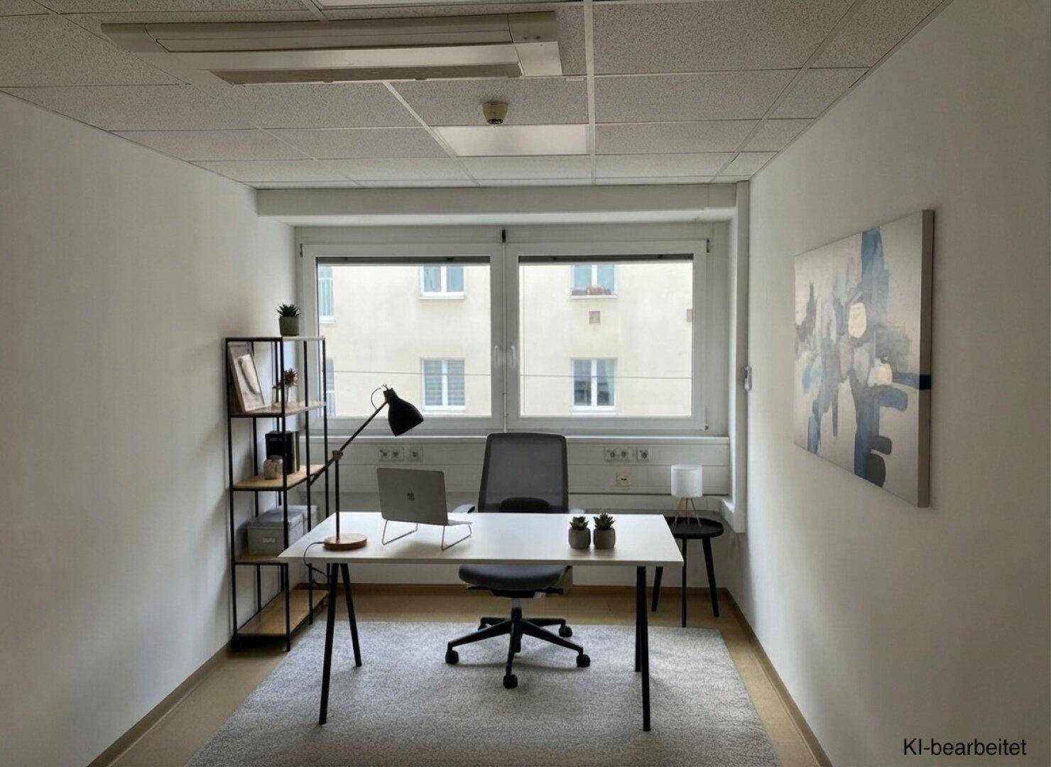 Helles Büro mit einem modernen Arbeitsplatz, Teppichboden und Blick auf andere Gebäude.