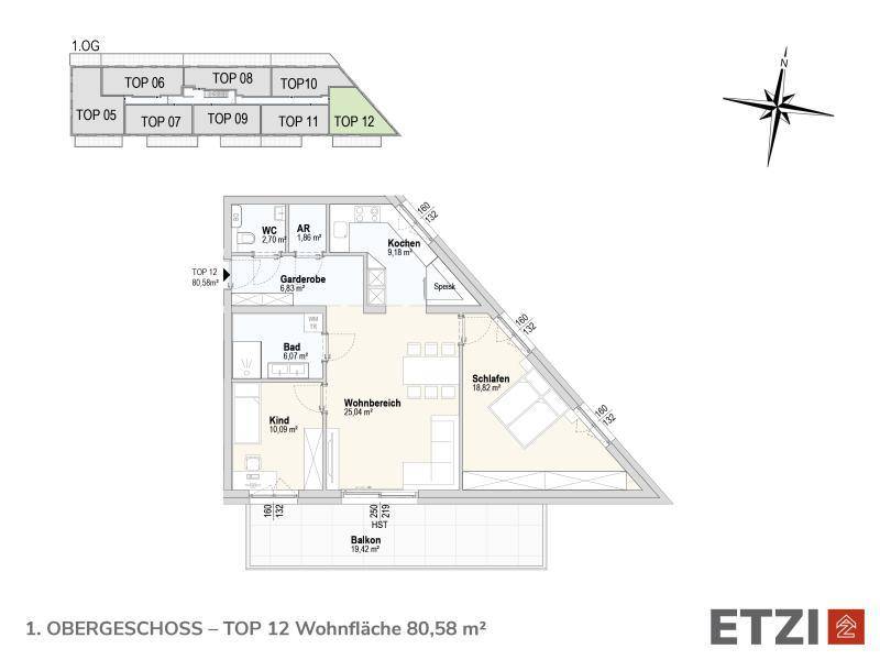Grundriss der Wohnung Top 12 im ersten Obergeschoss mit Wohnbereich, Schlafzimmern und Balkon.
