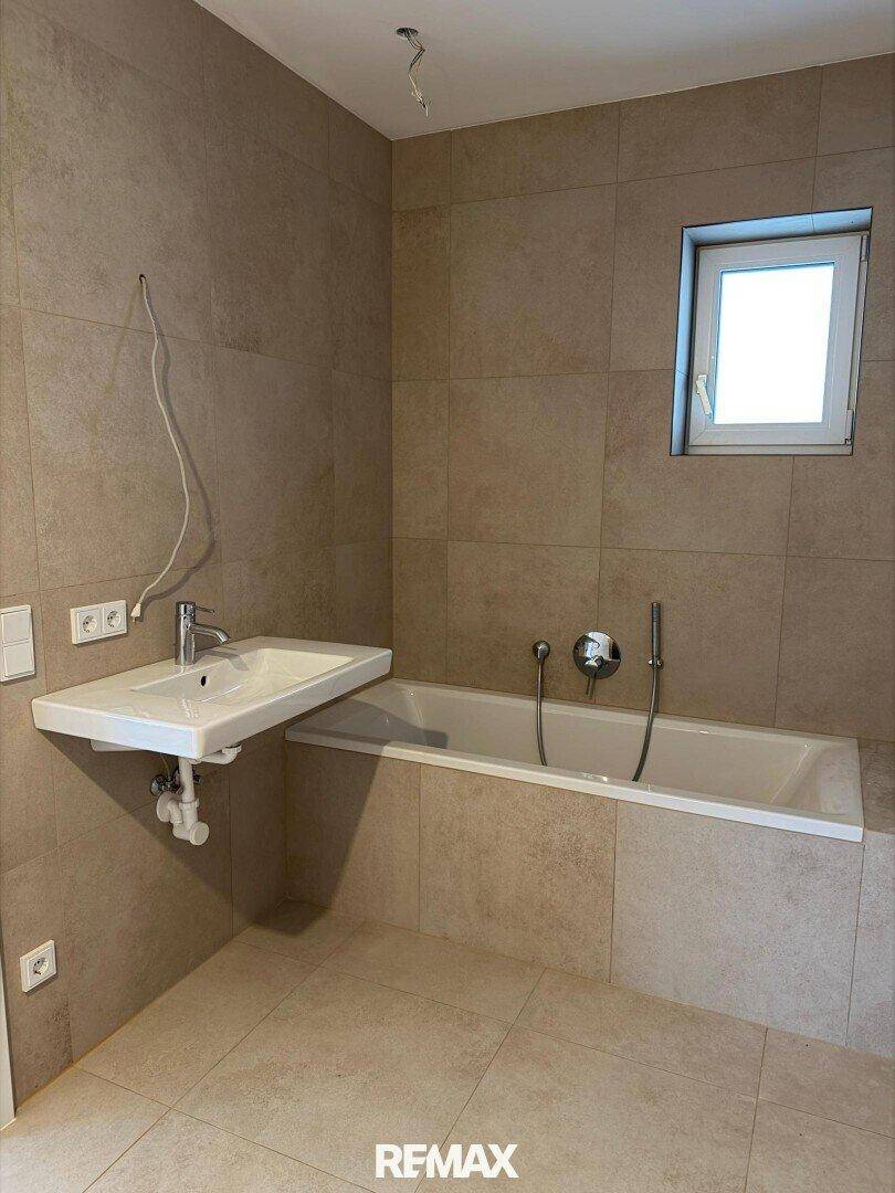 Bad + Badewanne