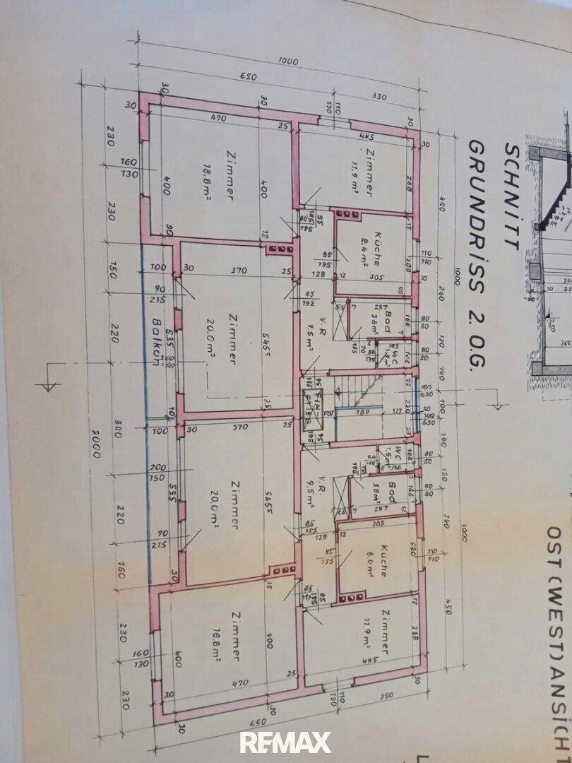 Detaillierter Grundriss mit Raumaufteilung, Flächenangaben und Balkon.