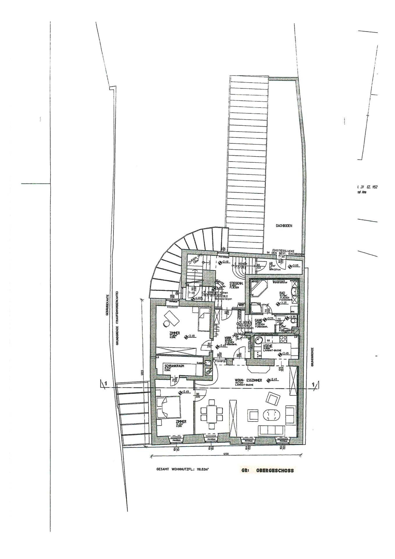 Grundriss des Obergeschosses mit Wohnbereich, Schlafzimmern und Badezimmern.