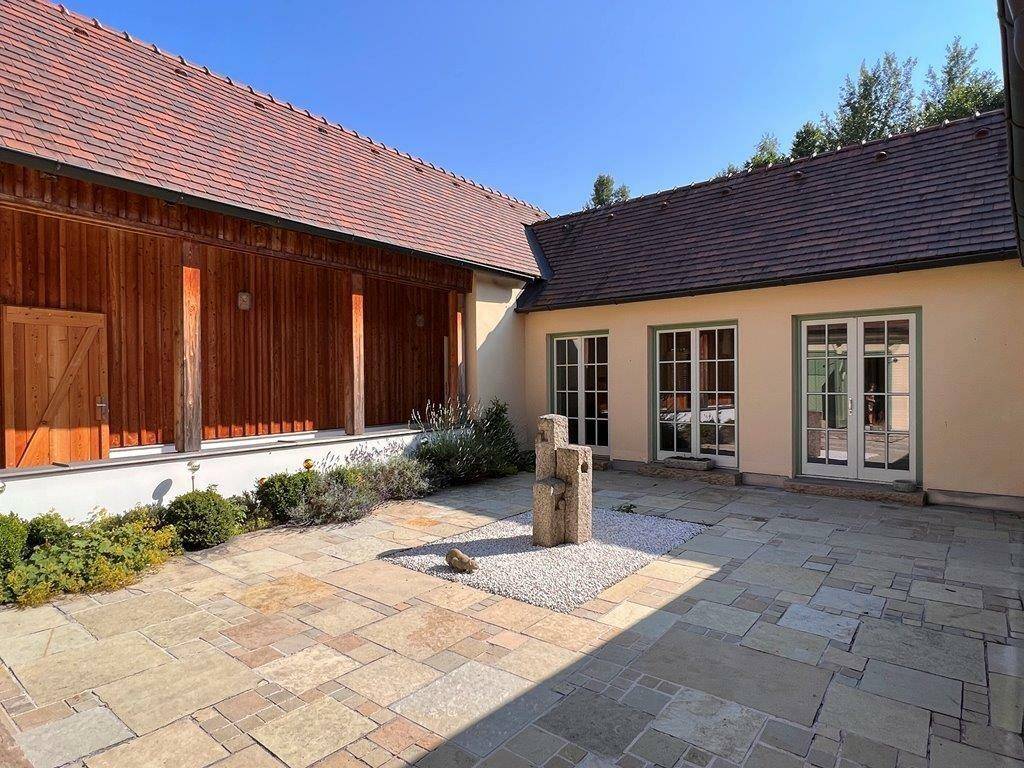 Exklusiv sanierter Vierkanthof mit idyllischem Innenhof und Naturgarten - Ansicht 4