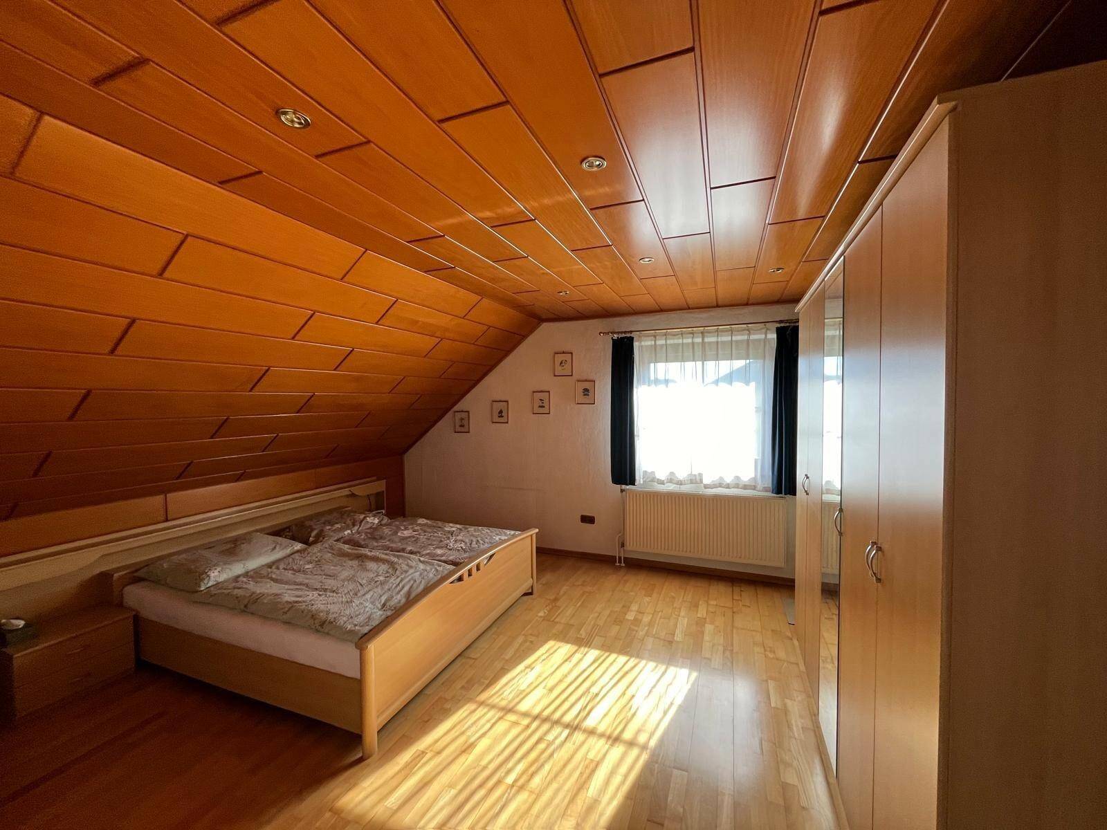 Schlafzimmer DG