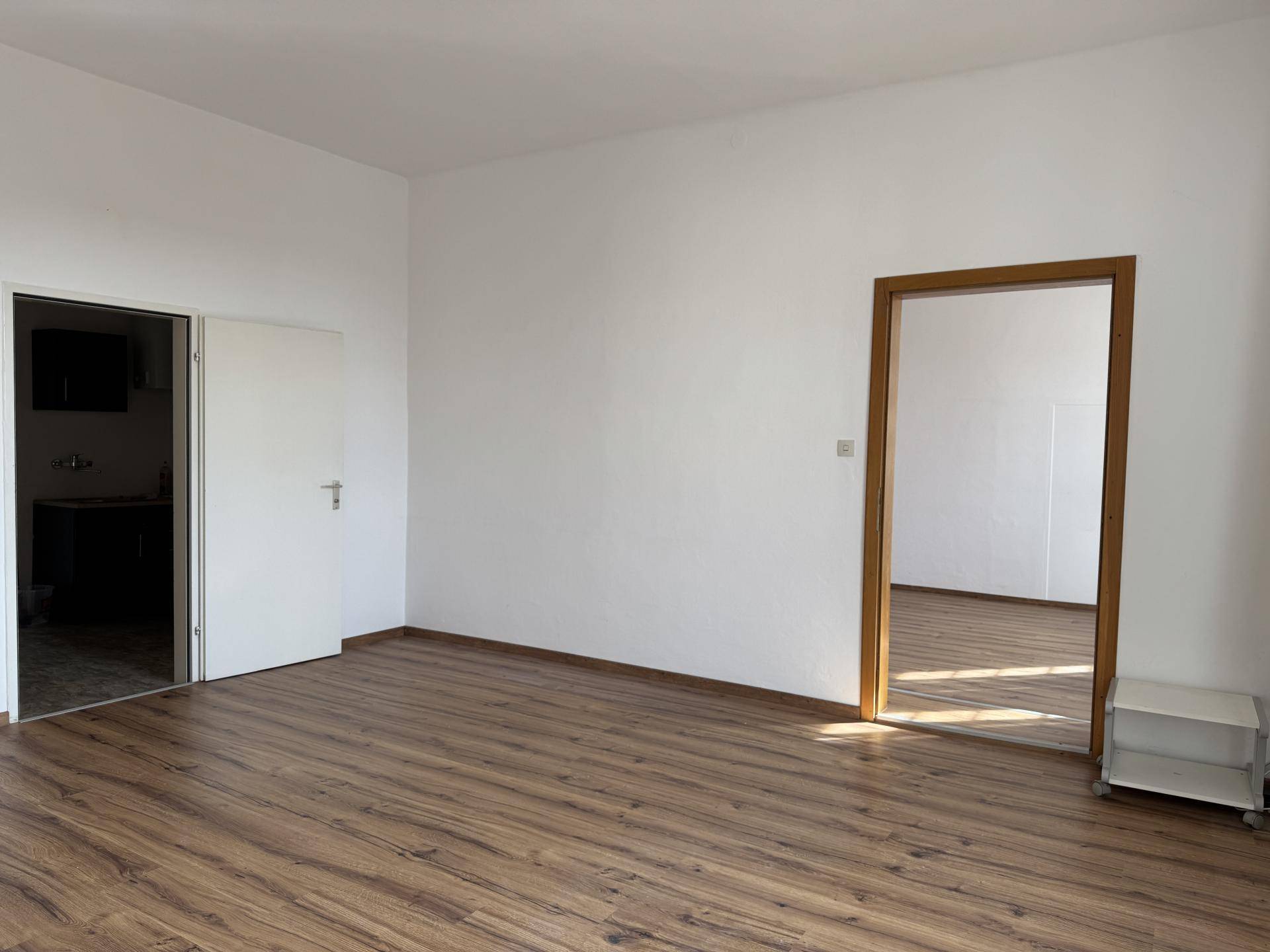 Großzügige Büroräumlichkeiten - Ansicht 2