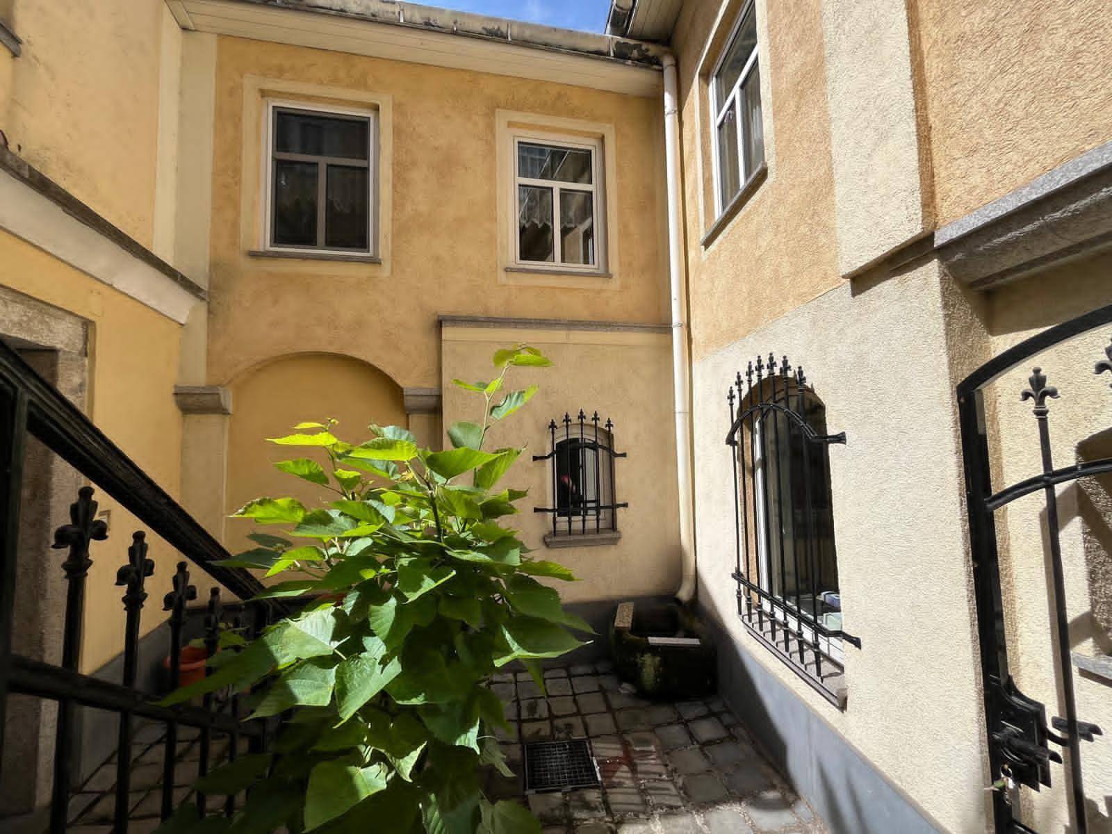 Geschäfts-/Wohnhaus – pohled 3