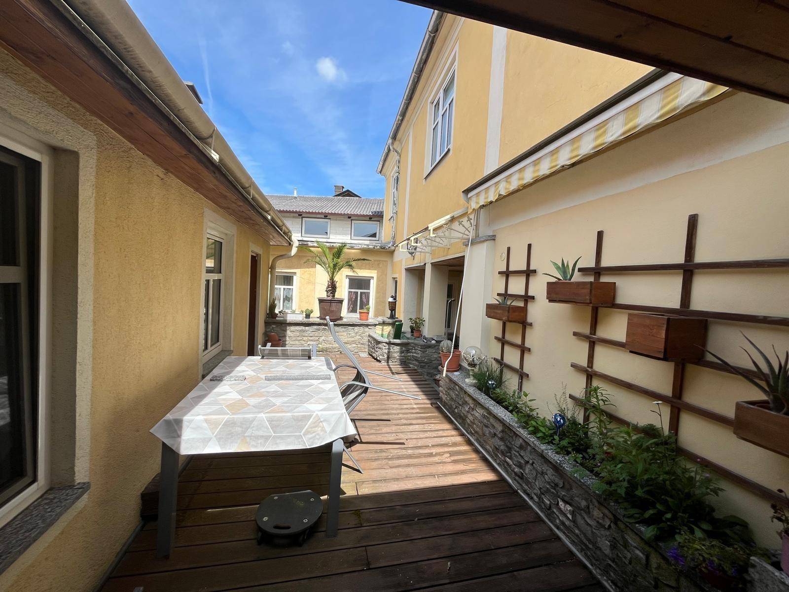Geschäfts-/Wohnhaus – pohled 4