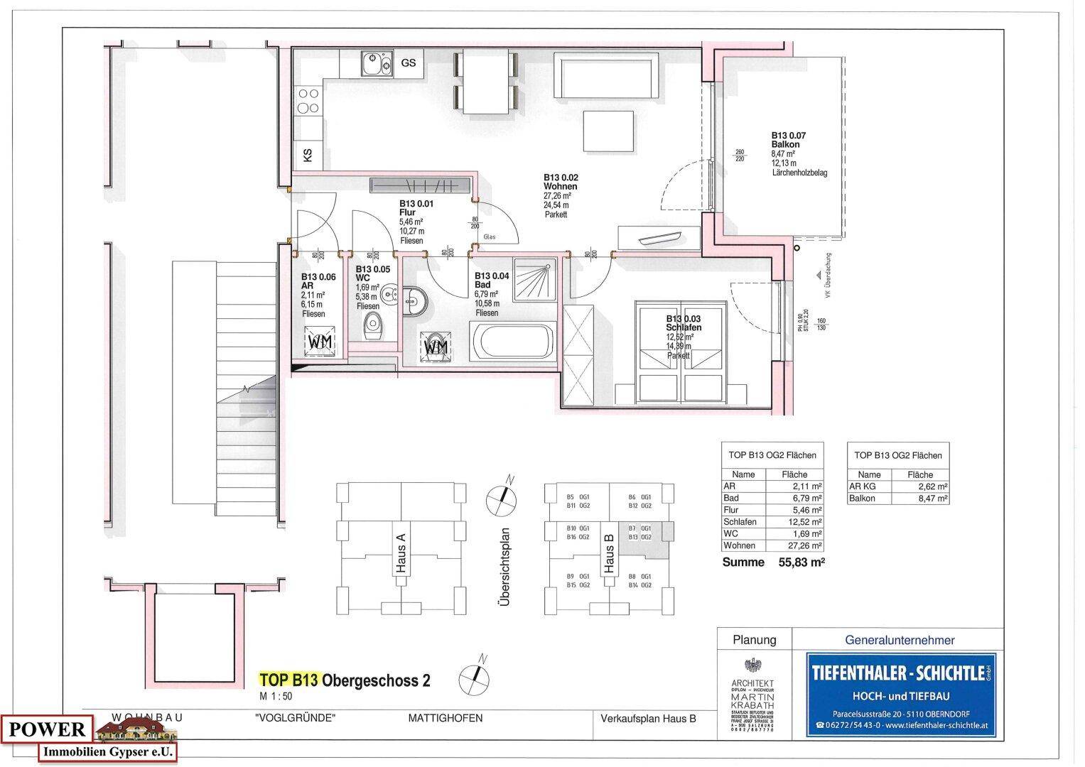 Grundriss einer Wohnung mit offenem Wohnbereich, Schlafzimmer und Balkon.