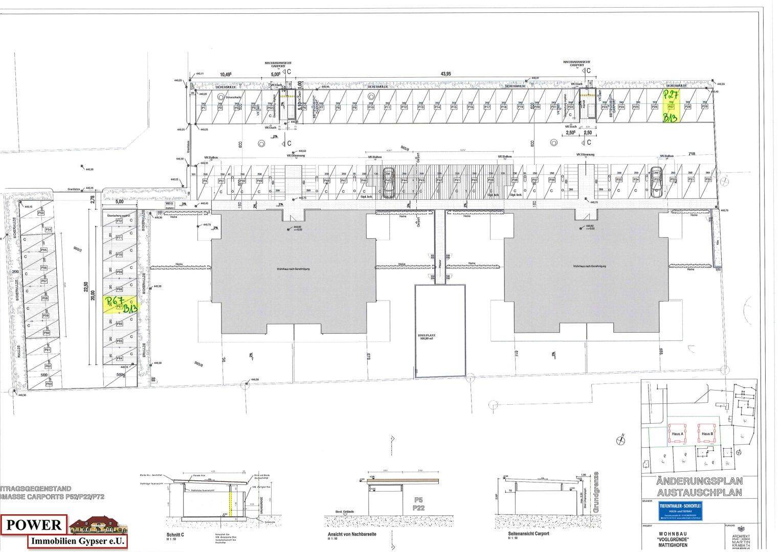 Übersichtsplan des Grundstücks mit Gebäuden, Parkplätzen und Carports.