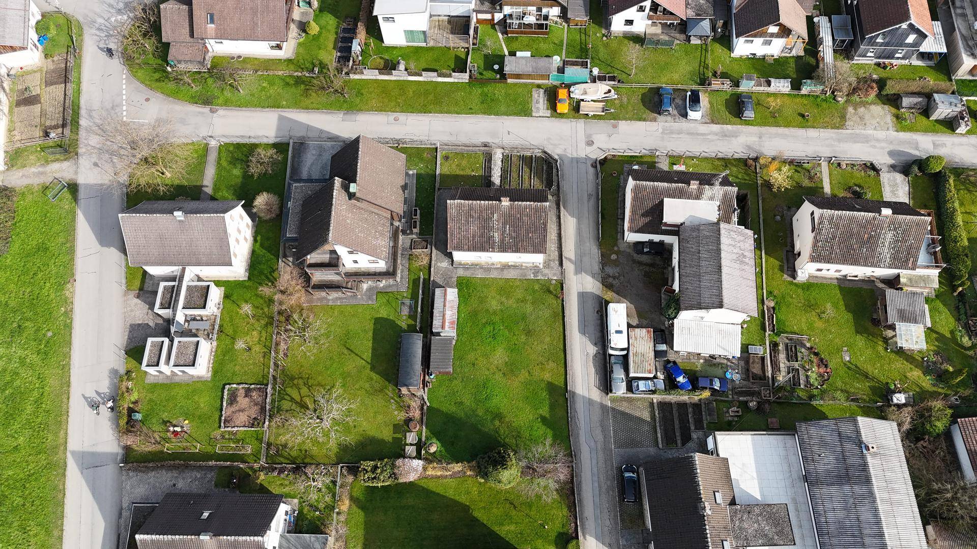 Sonniges Baugrundstück mit Altbestand in ruhiger Lage von Schwarzach - Ansicht 3