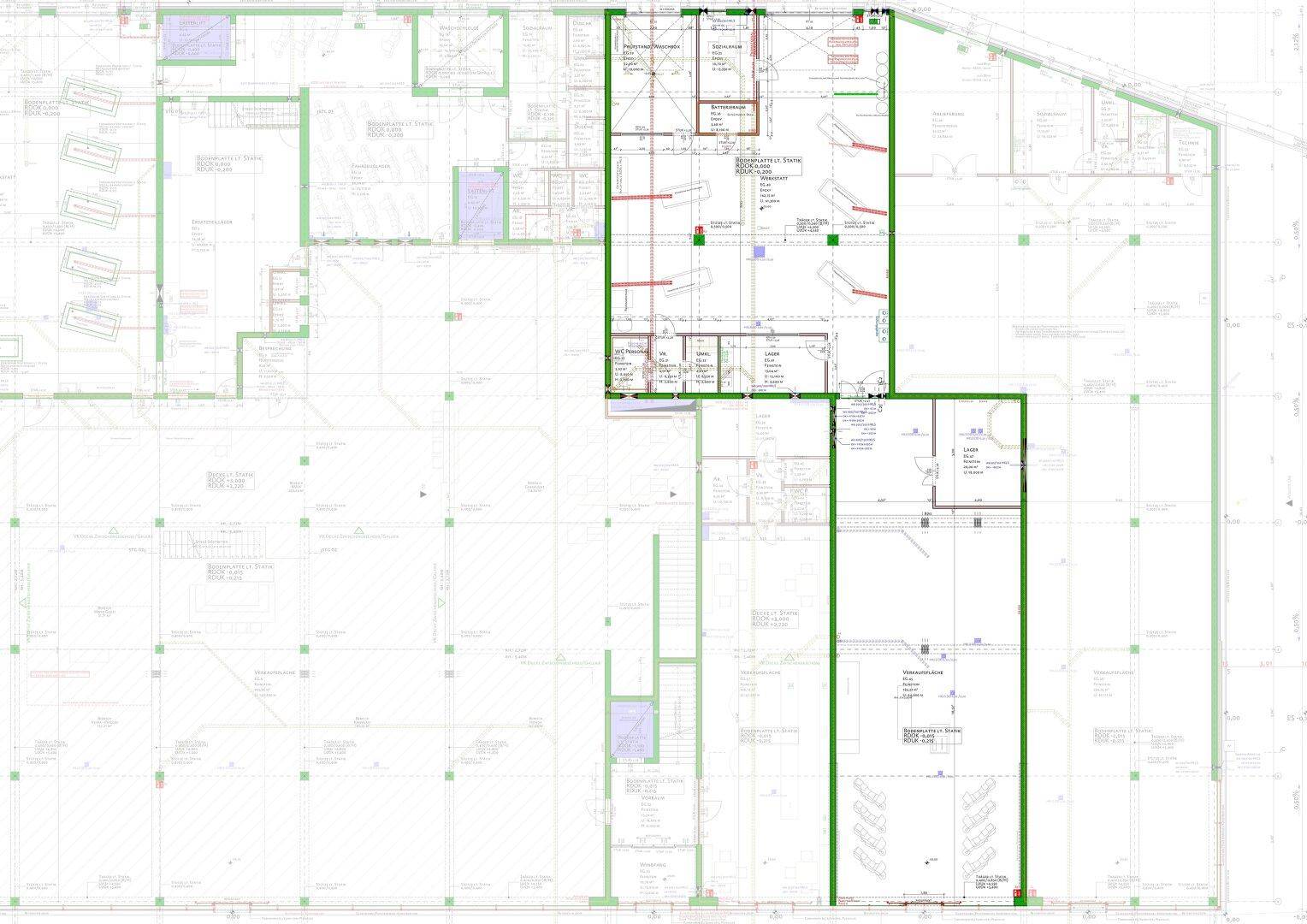 Detaillierter Grundrissplan mit mehreren Räumen und Tiefgaragenstellplätzen, hervorgehoben durch grüne Umrisse.