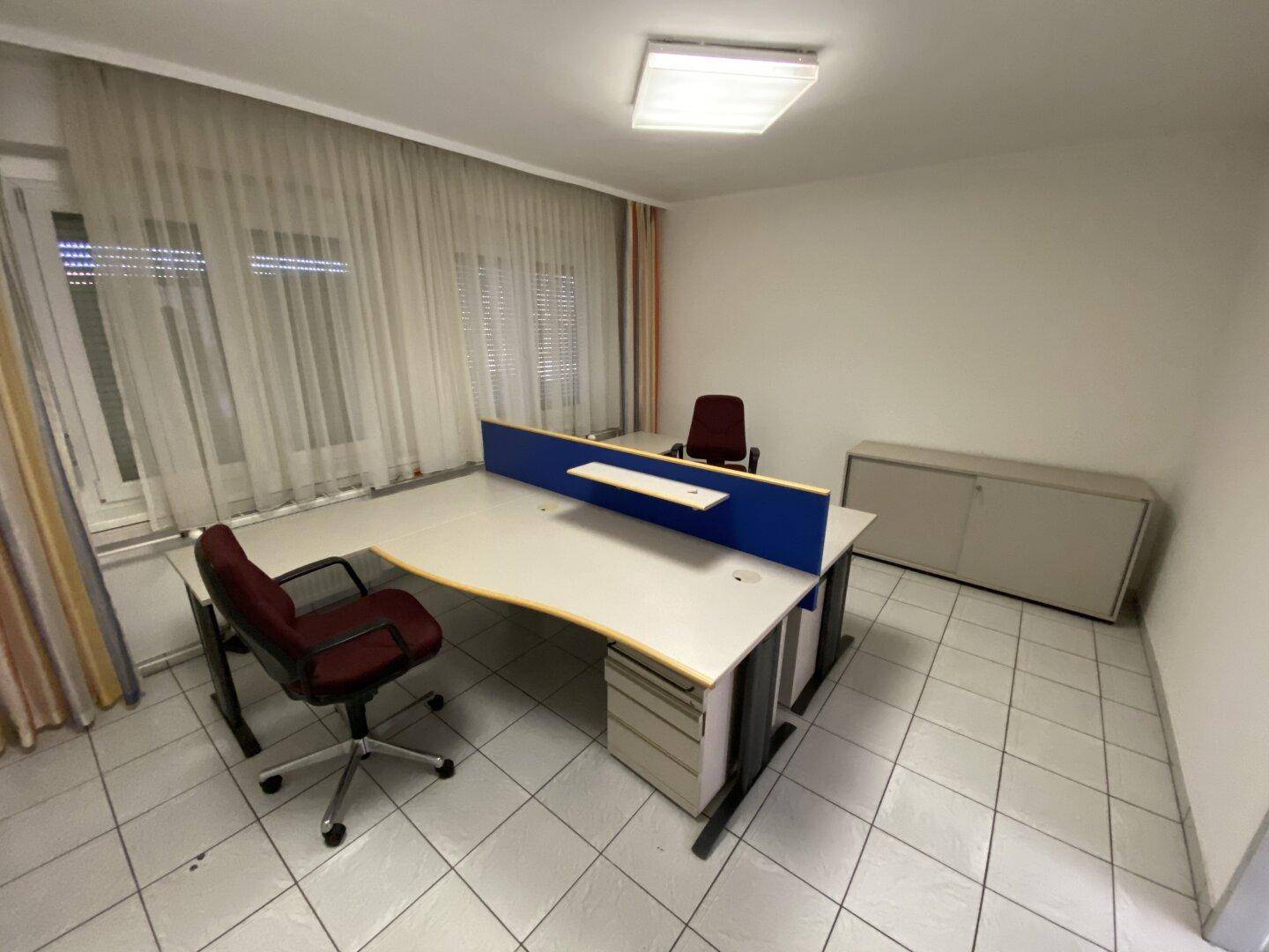 Traiskirchen - Lagerhalle mit kleinem Büro - Gesamtfläche ca. 1.500 m² - zu mieten - Ansicht 2