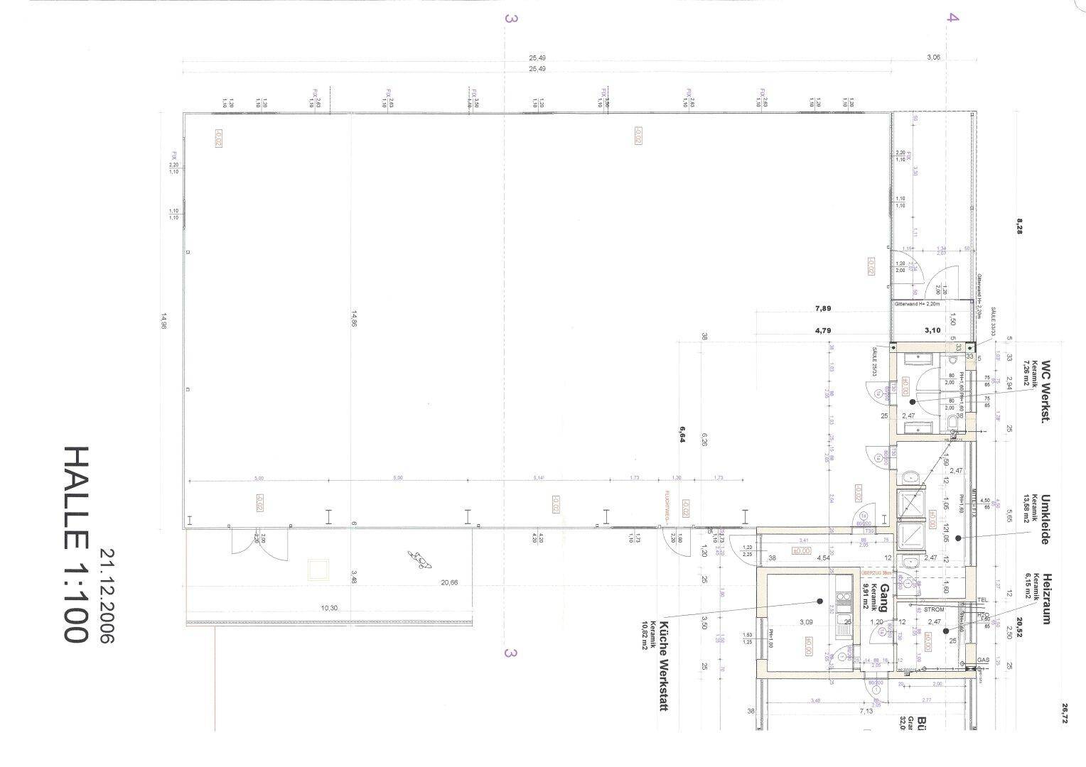 Grundriss der Halle mit angrenzenden Funktionsräumen und Bürobereichen.