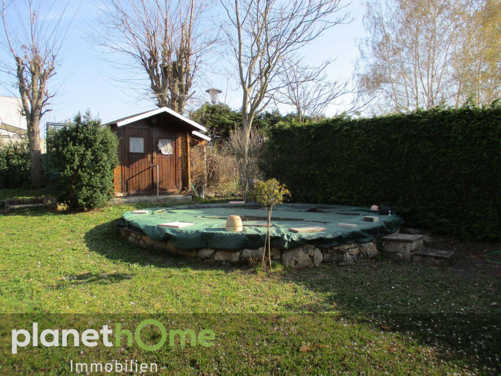 Gartenhuette und Pool