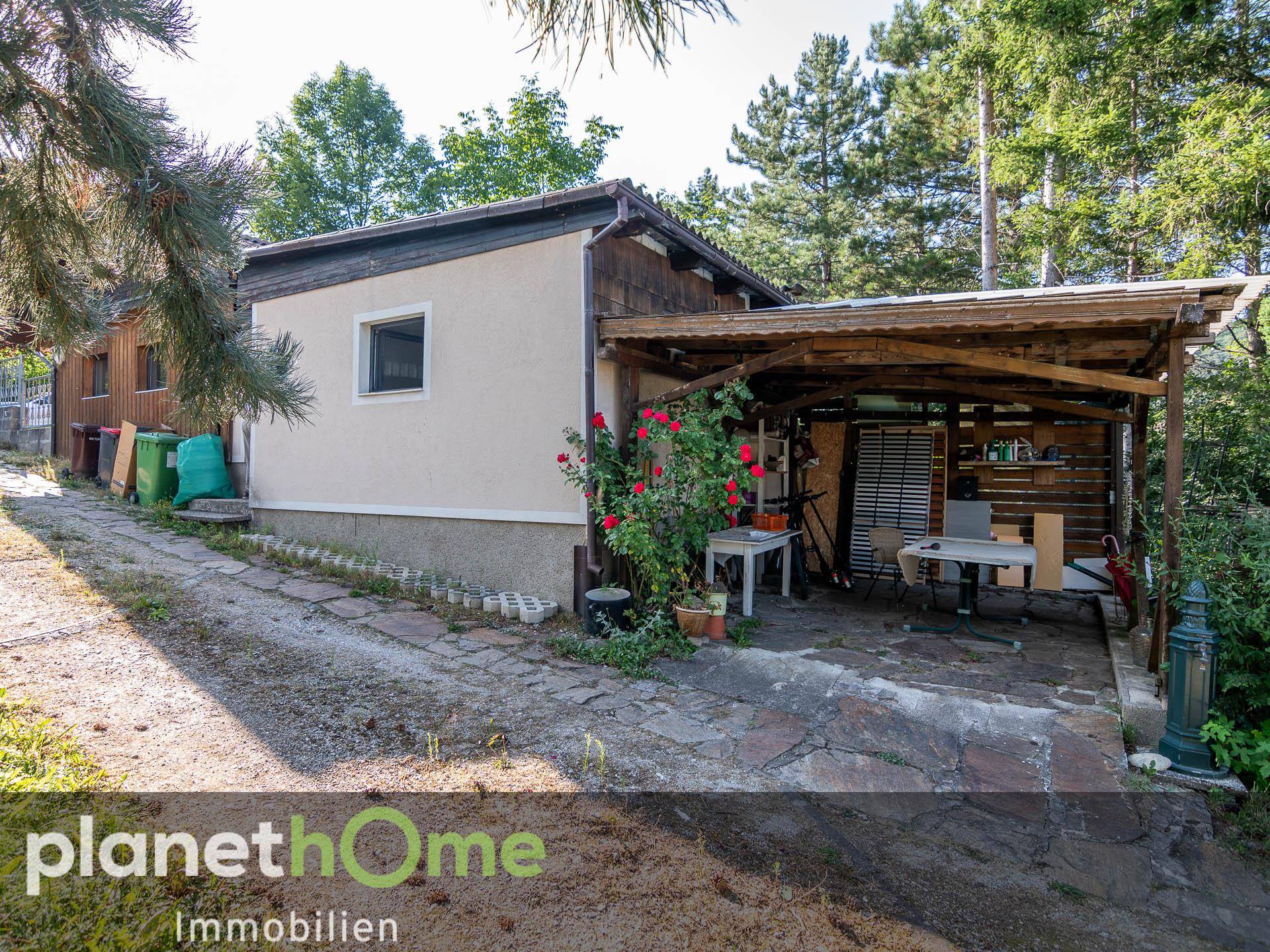 Arbeitsraum mit Carport