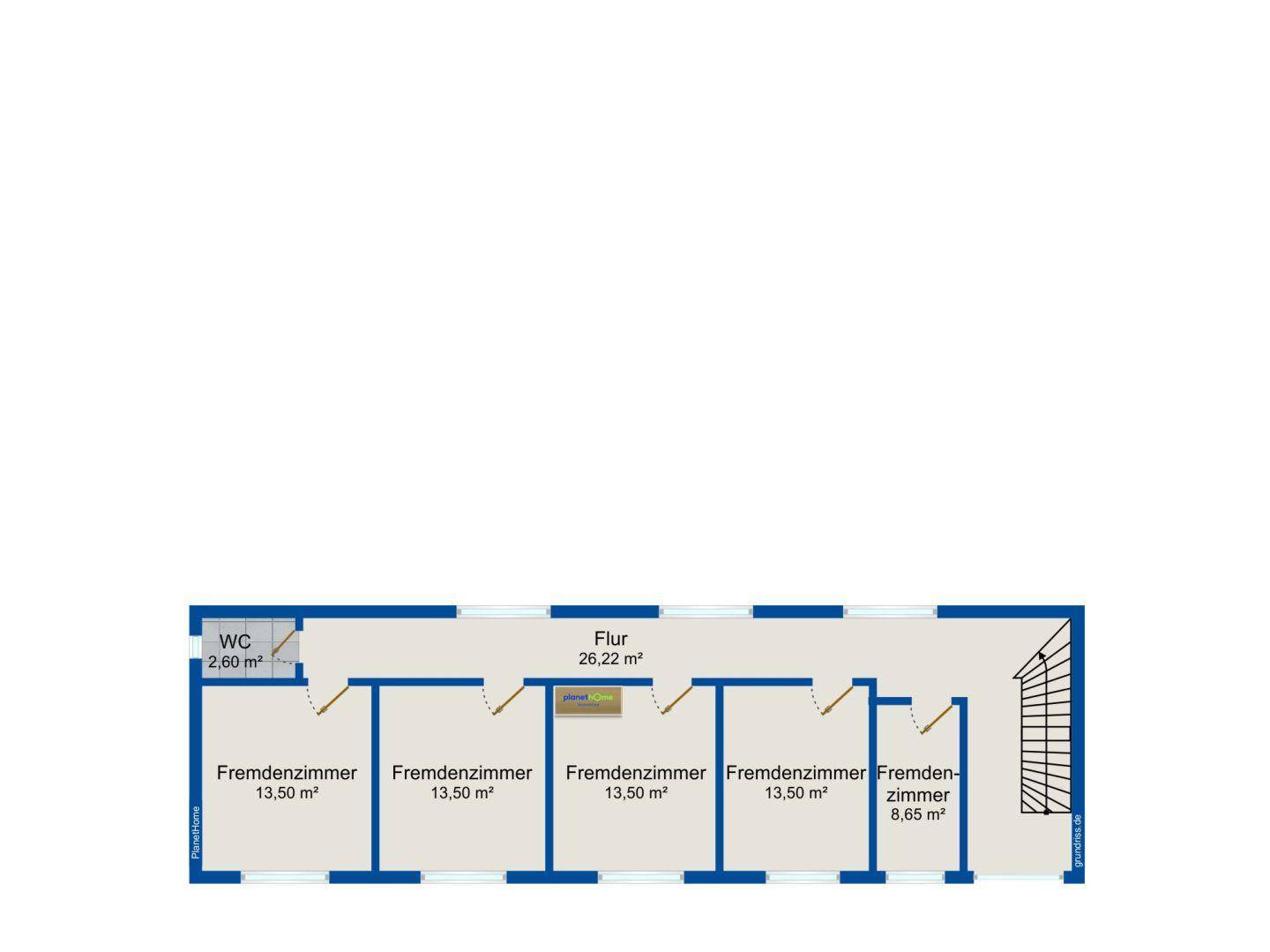 Grundriss des Obergeschosses mit langem Flur und fünf Gästezimmern sowie einem WC.