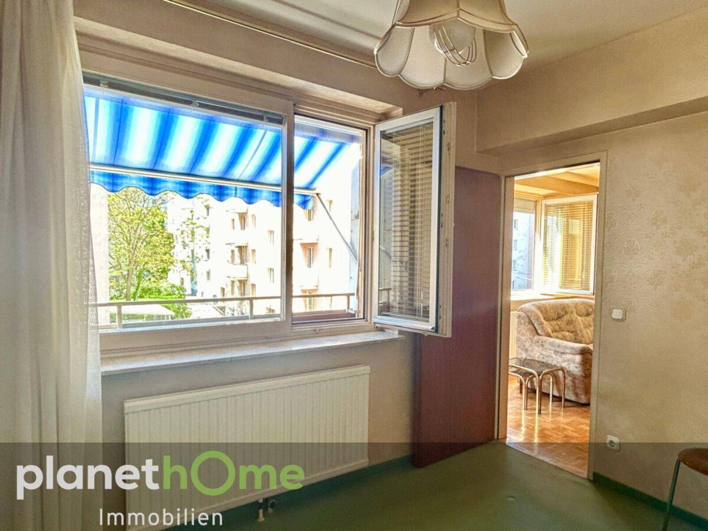 Balkon und Blick ins WZ