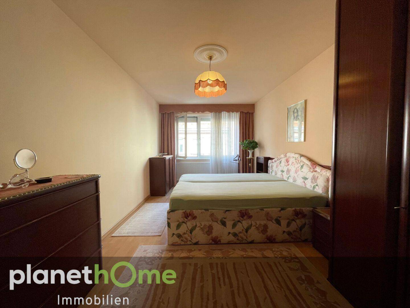 Schlafzimmer Strassenseite