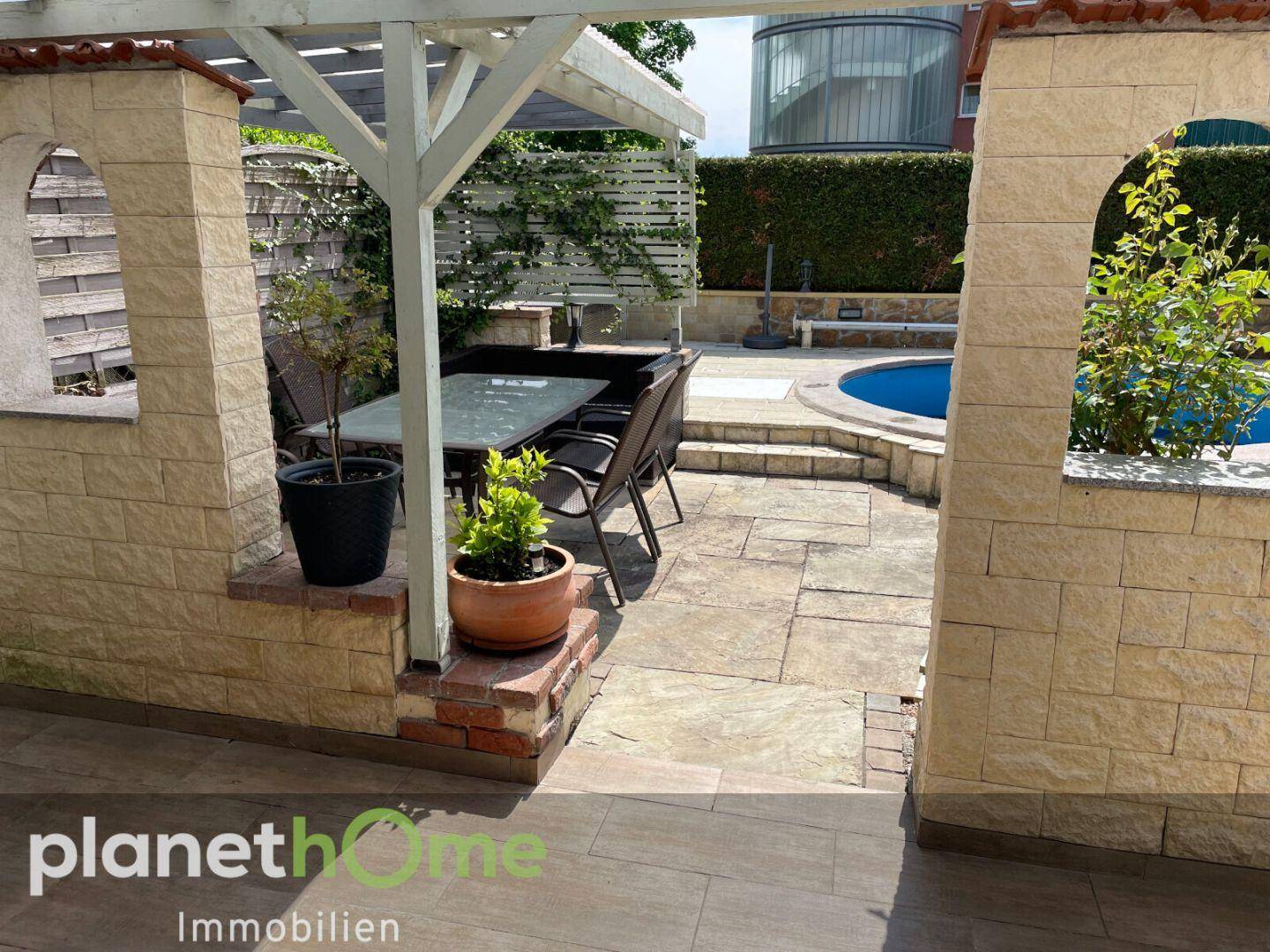 Garten mit Pool