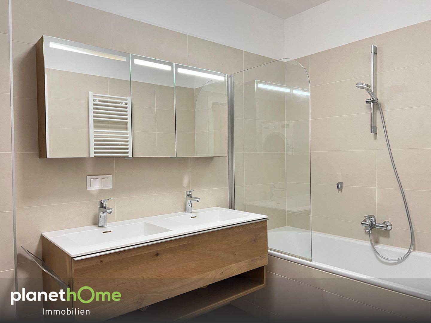 Badezimmer 2 Blickwinkel R