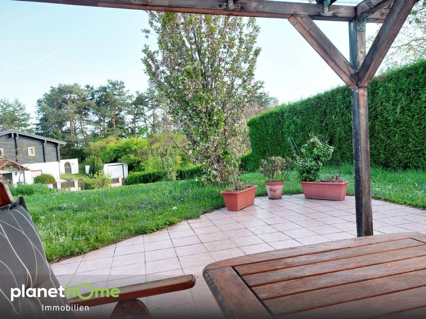 Terrasse mit Gartenblick