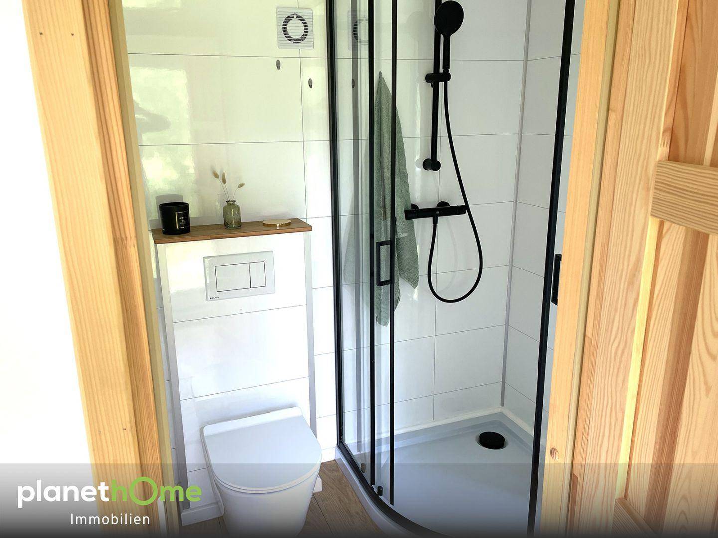 WC und Glasdusche