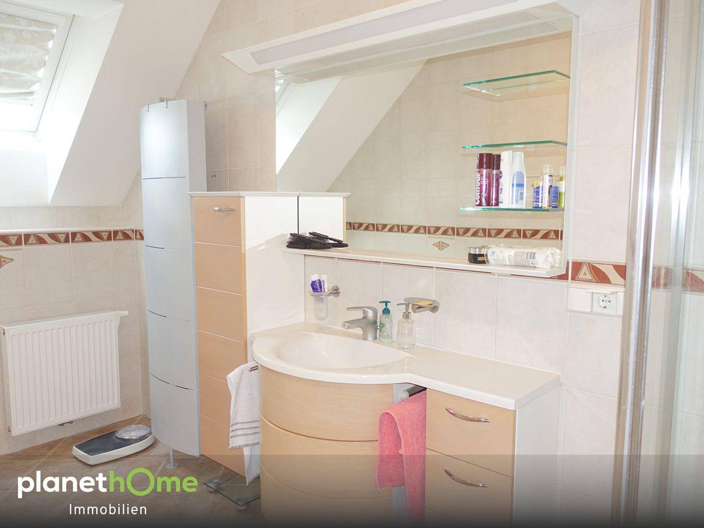 Bad 2 mit WC und Dusche