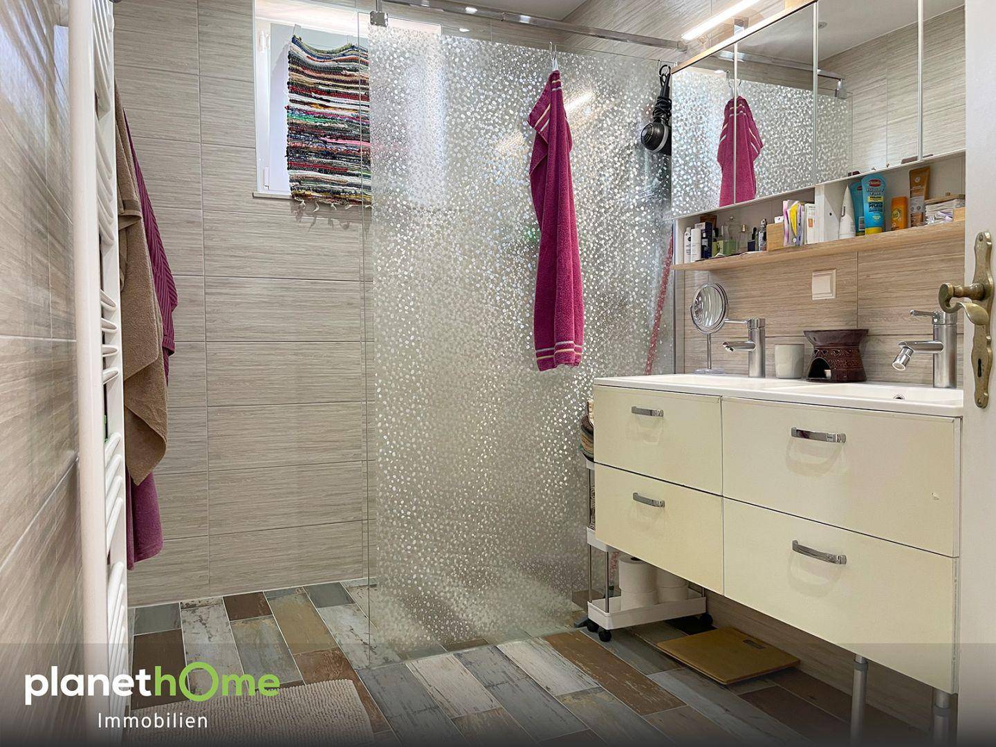 Badezimmer und Vorraum EG_1