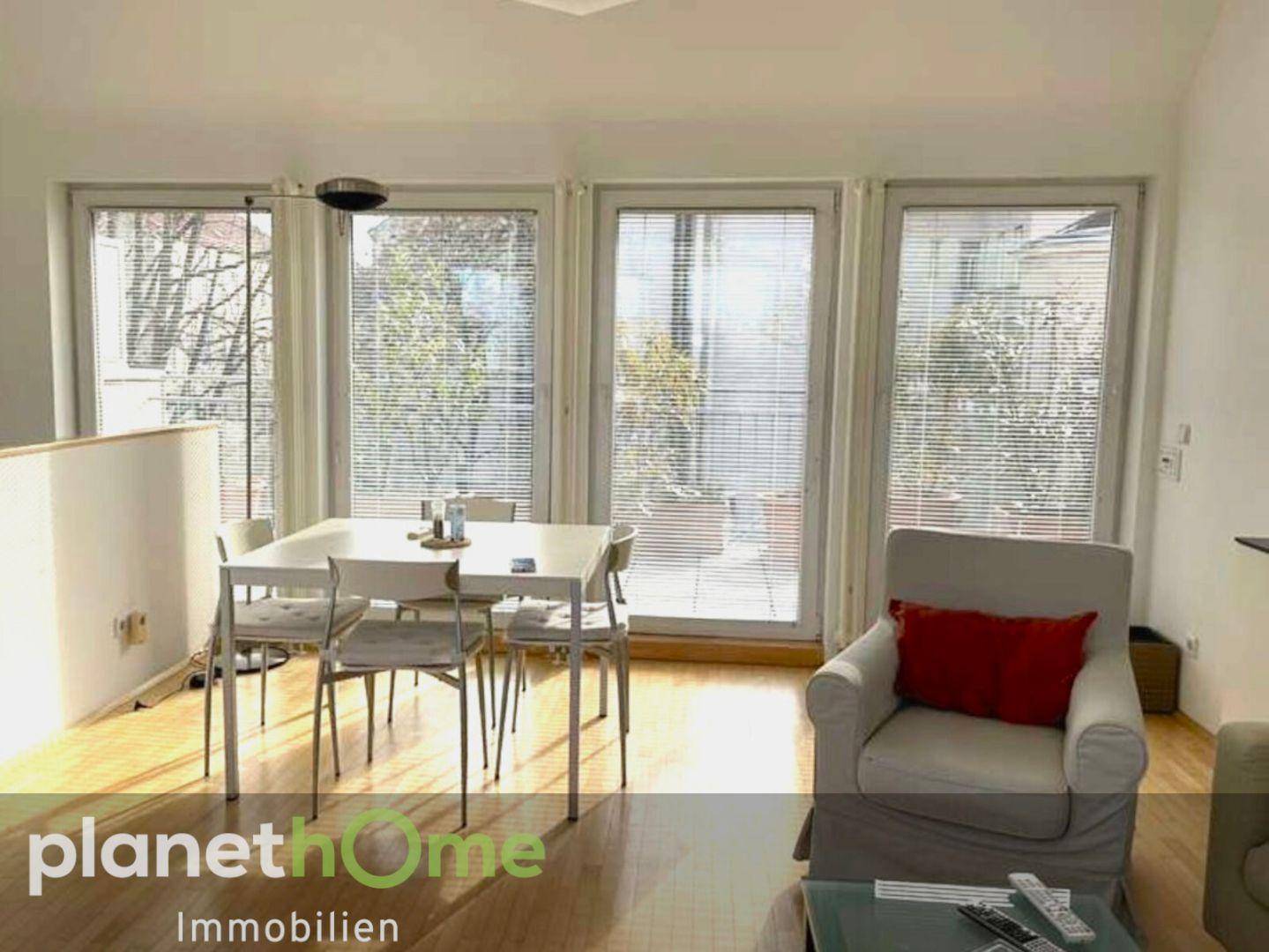 Wohnzimmer und Terrasse_2