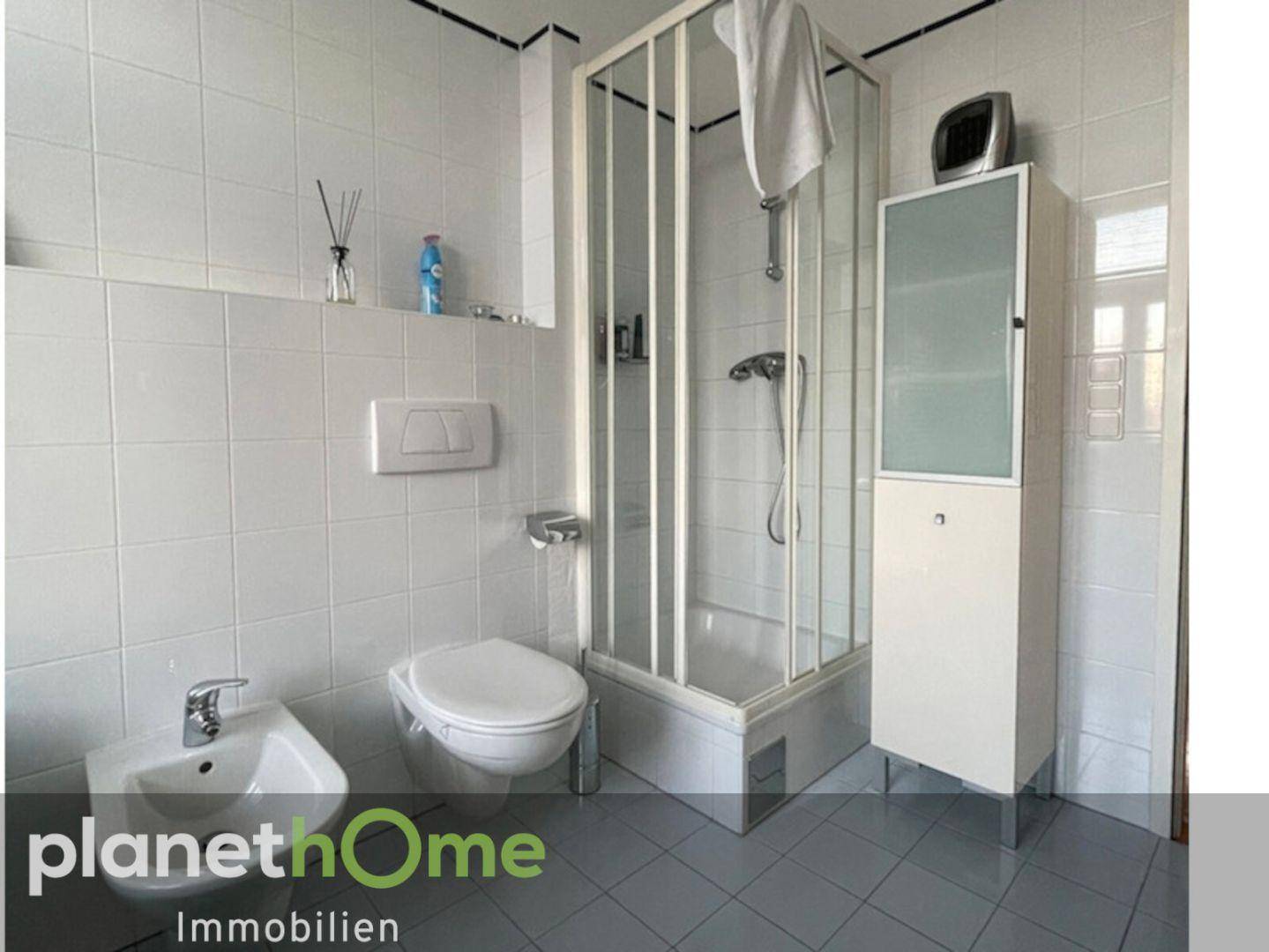 Bad mit Wanne Dusche WC_1