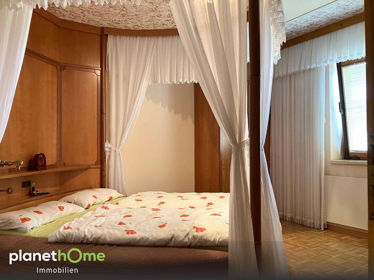 Schlafzimmer 1