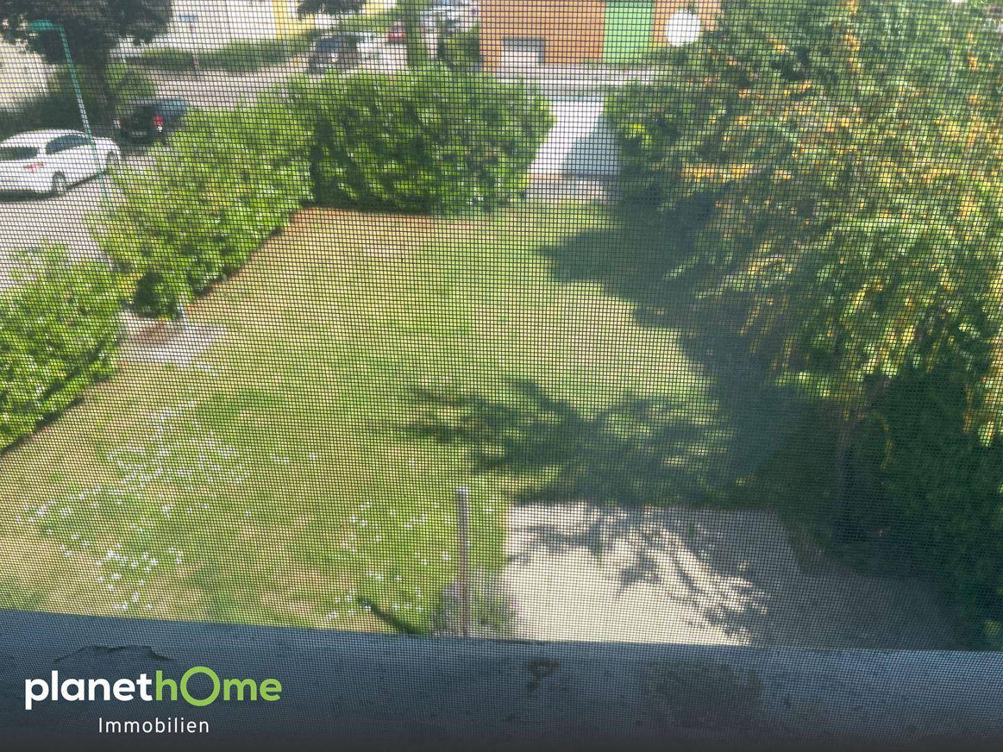 Garten endet mit Garage