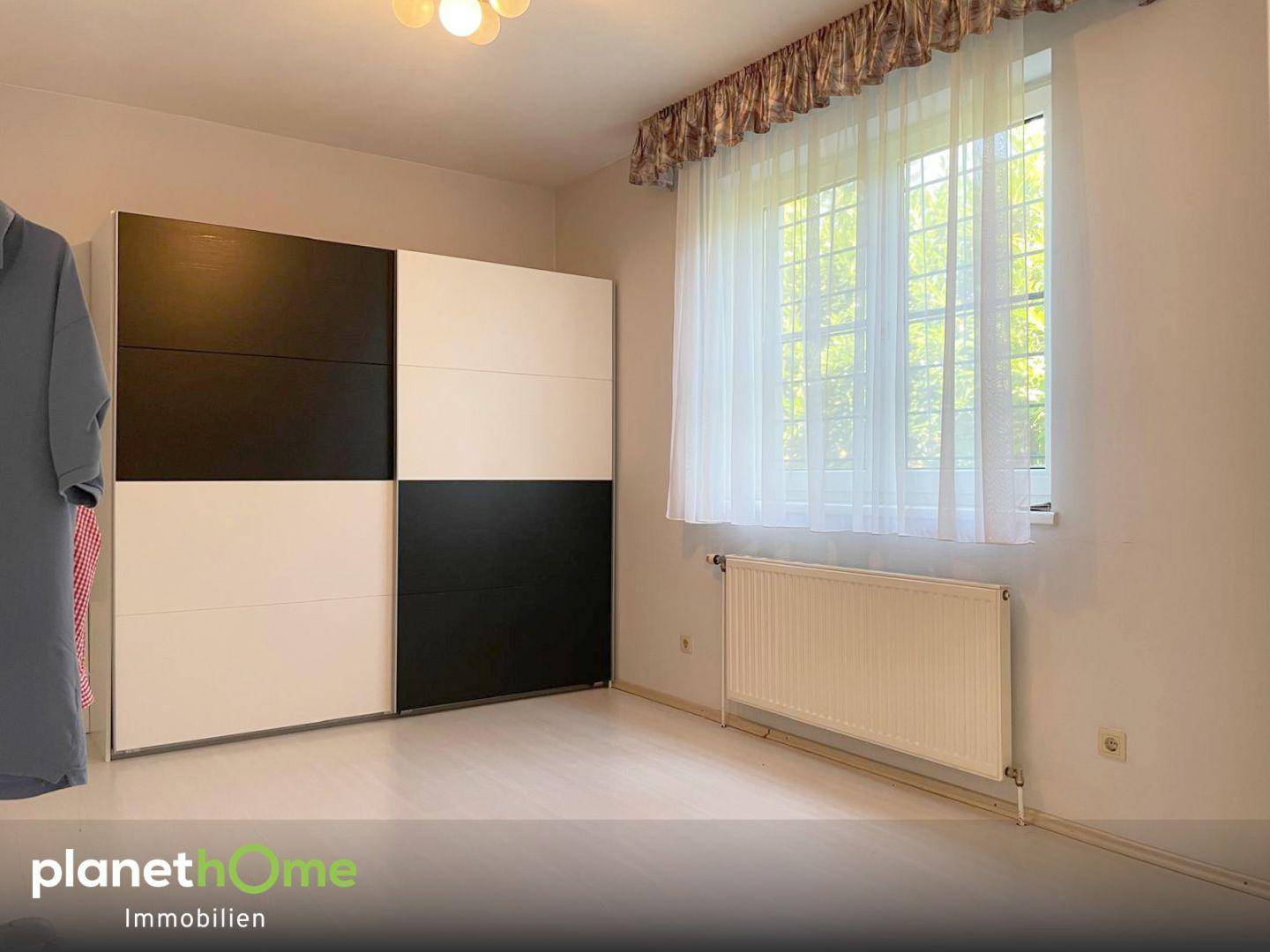 Vorraum und Zimmer im EG_2