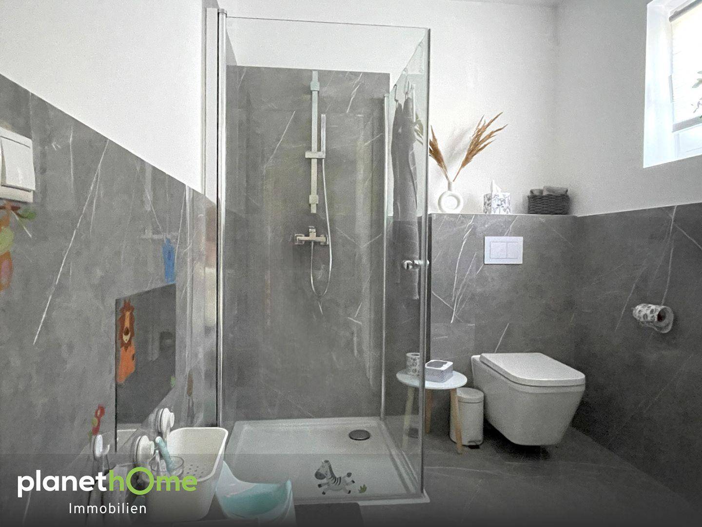 Badezimmer mit WC im EG