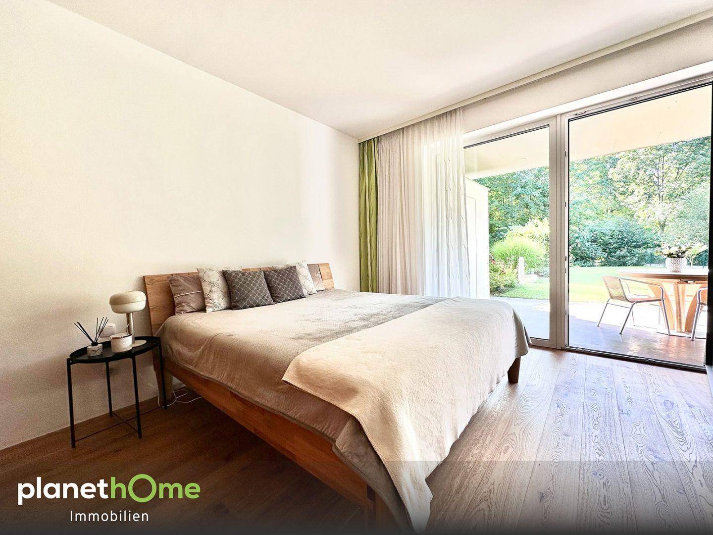 Schlafzimmer mit Garten-Zugang