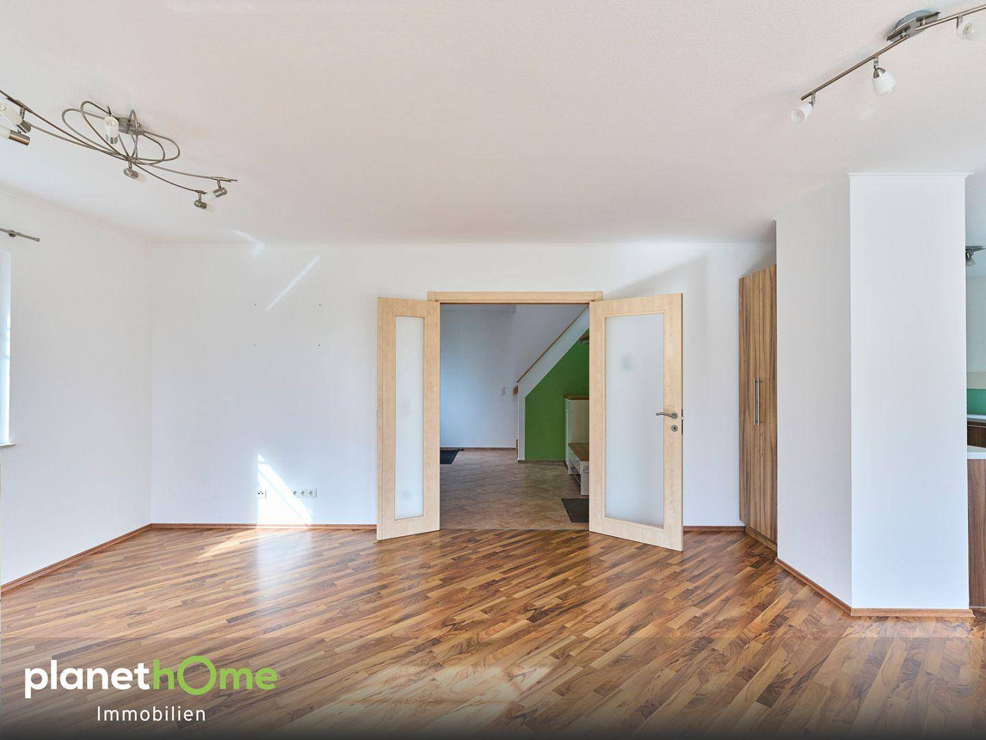 Wohnzimmer mit Eingangsbereich