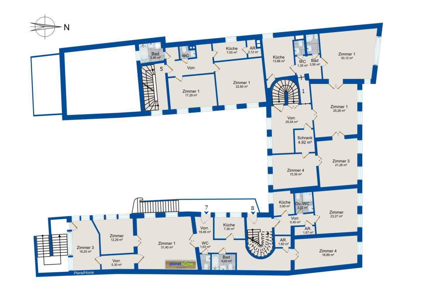 Umfassender Grundriss einer weiteren Etage mit mehreren Zimmern, Bädern und Küchen.