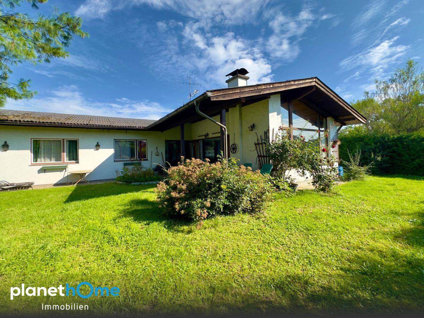 Bungalow mit zwei Wohneinheiten auf rund 1.800 m² großem Grundstück in Ruhelage - Ansicht 2