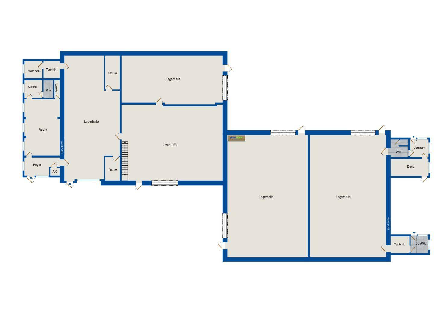 Grundrissplan eines Gewerbeobjekts mit mehreren Lagerhallen, Büros und Sanitärbereichen.