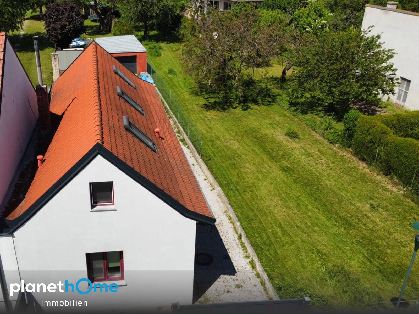 Renoviertes Einfamilienhaus mit weitläufigem Grundstück - Ansicht 2