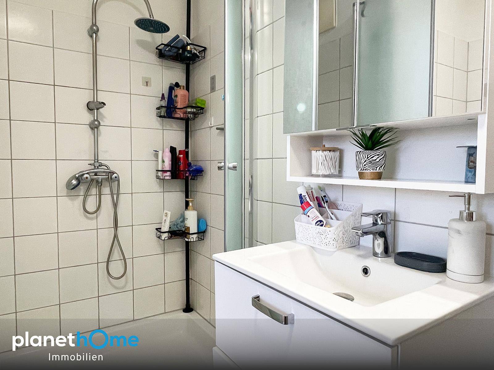 Altbau-Liebhaber aufgepasst: Zentrale Wohnung mit Flair steht für Sie bereit! - Mehr